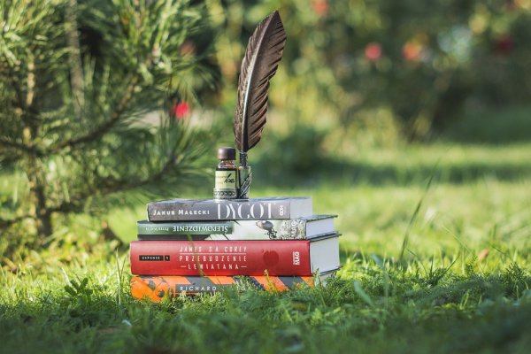 Mi a különbség a keménytáblás könyvnyomtatás és puhatáblás könyvnyomtatás között? 